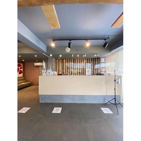 Capital O 820 Guijo Suites Makati マニラ市 エクステリア 写真