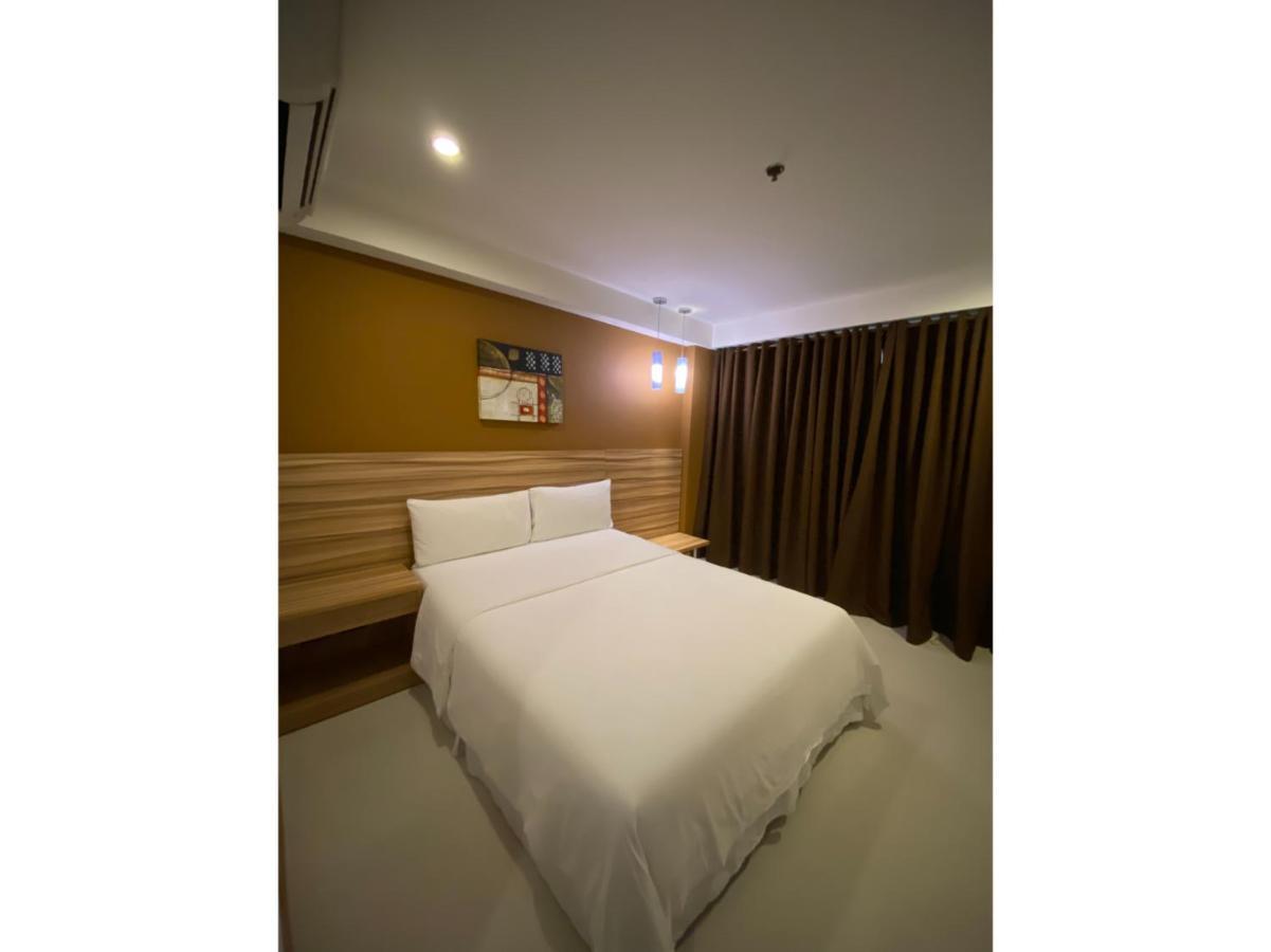 Capital O 820 Guijo Suites Makati マニラ市 エクステリア 写真