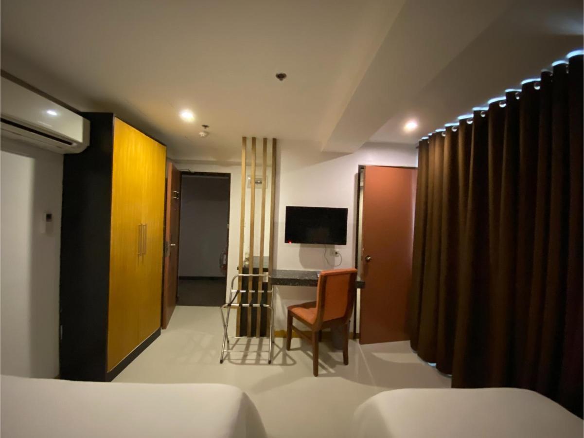 Capital O 820 Guijo Suites Makati マニラ市 エクステリア 写真