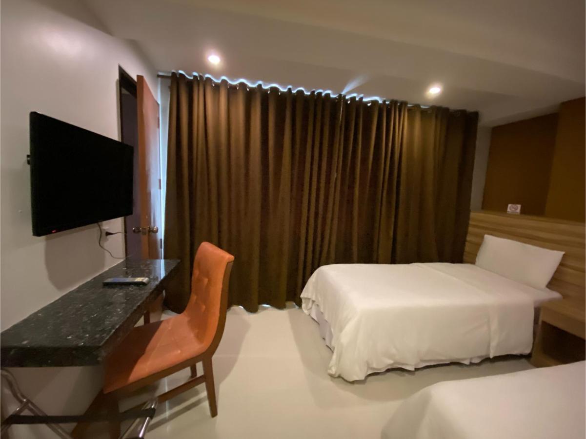 Capital O 820 Guijo Suites Makati マニラ市 エクステリア 写真