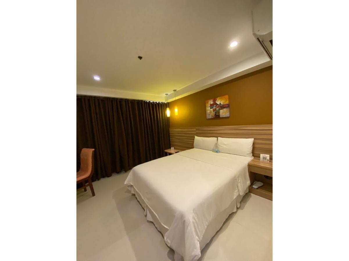 Capital O 820 Guijo Suites Makati マニラ市 エクステリア 写真