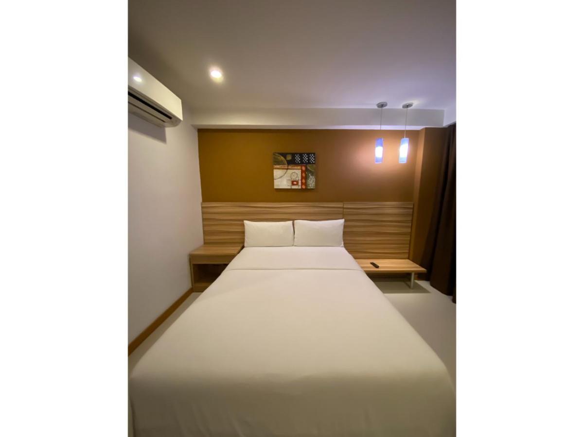Capital O 820 Guijo Suites Makati マニラ市 エクステリア 写真