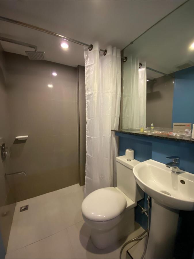 Capital O 820 Guijo Suites Makati マニラ市 エクステリア 写真