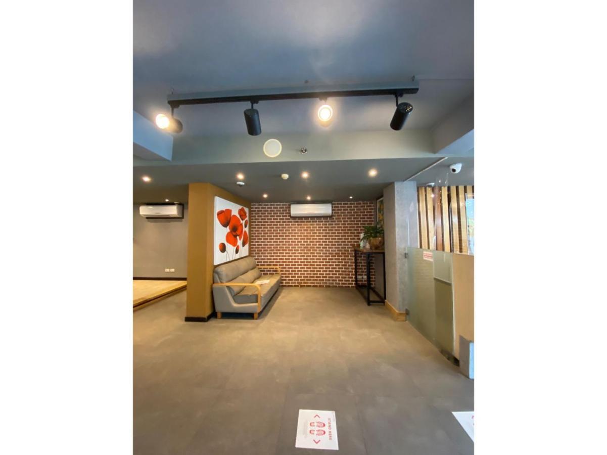 Capital O 820 Guijo Suites Makati マニラ市 エクステリア 写真